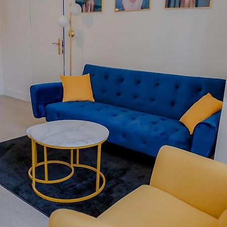 Residence Peace Le Bourget Bagian luar foto
