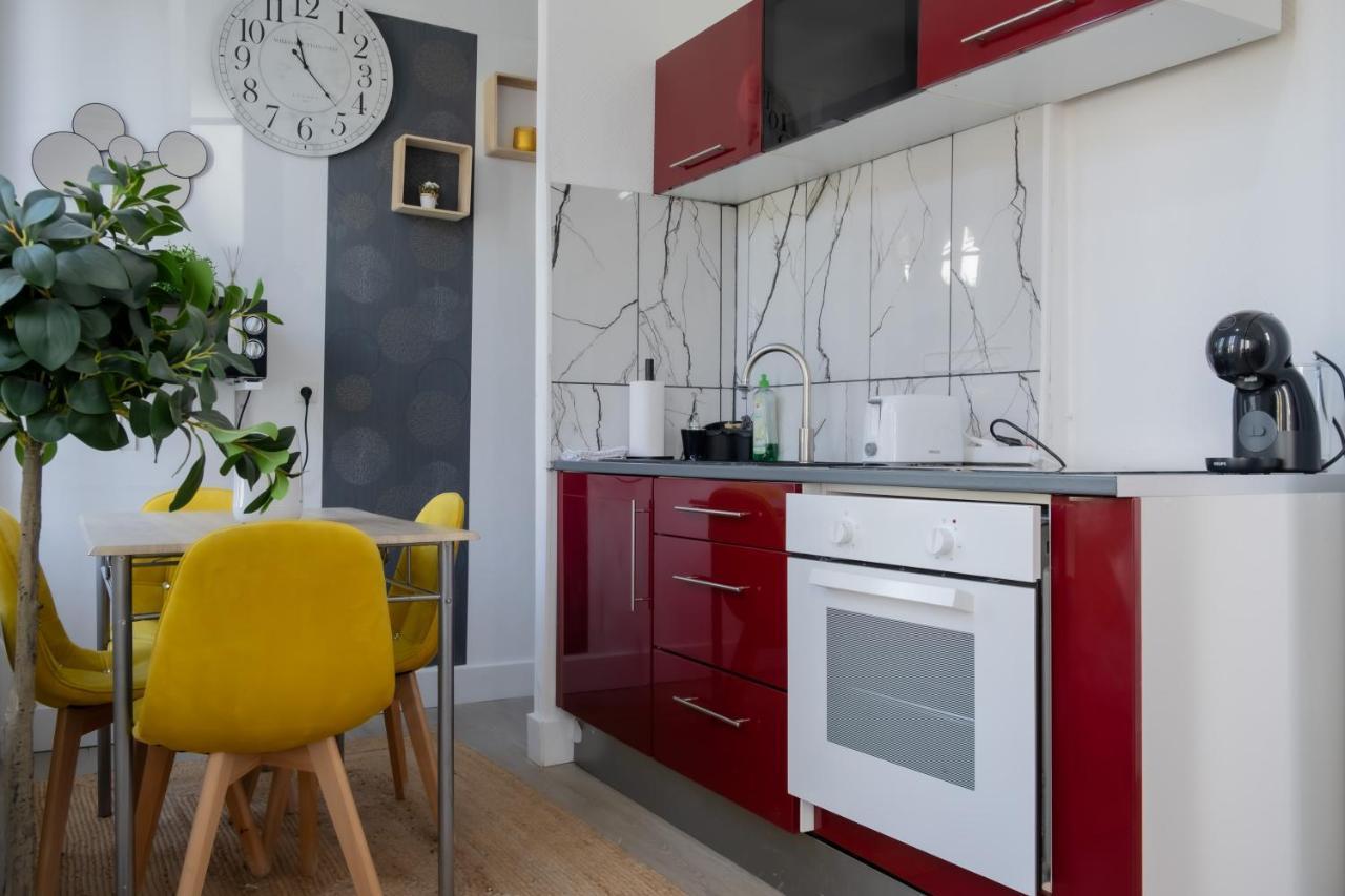 Residence Peace Le Bourget Bagian luar foto
