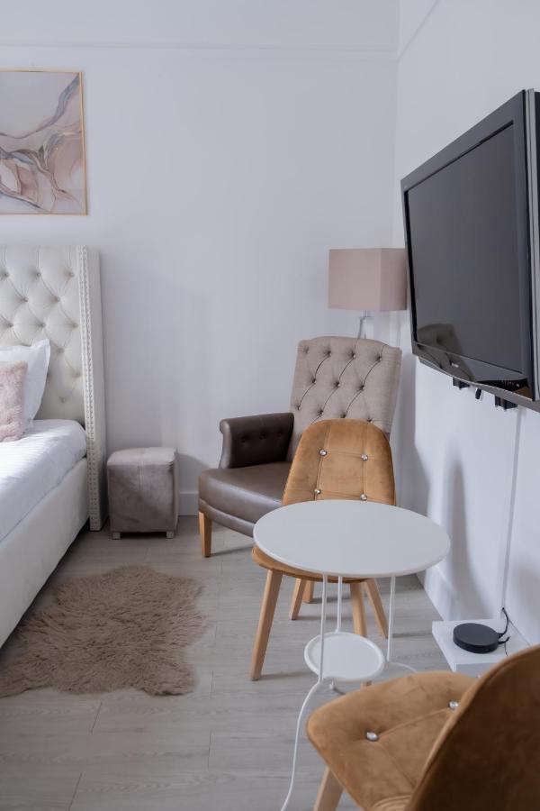 Residence Peace Le Bourget Bagian luar foto