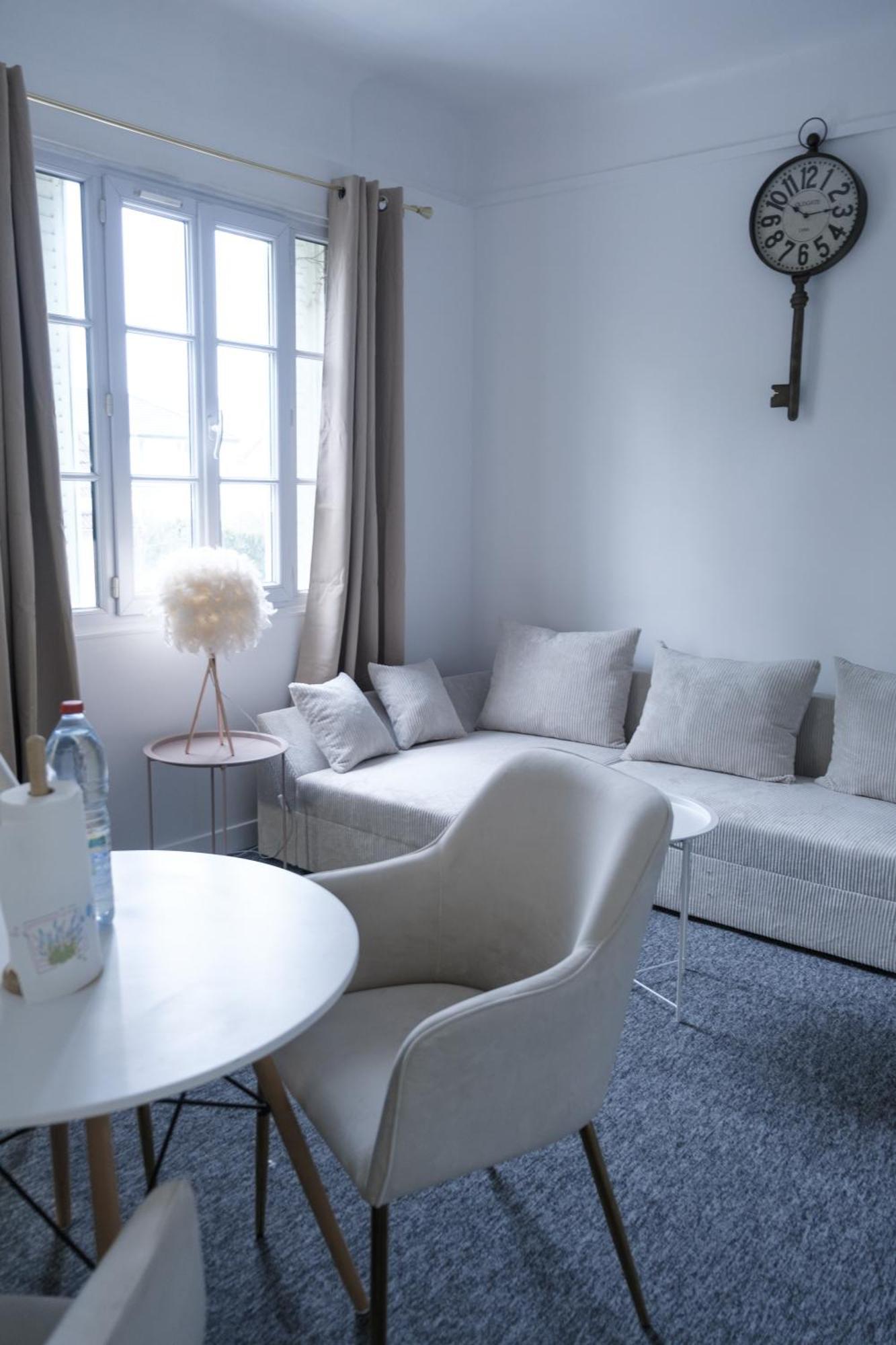 Residence Peace Le Bourget Bagian luar foto