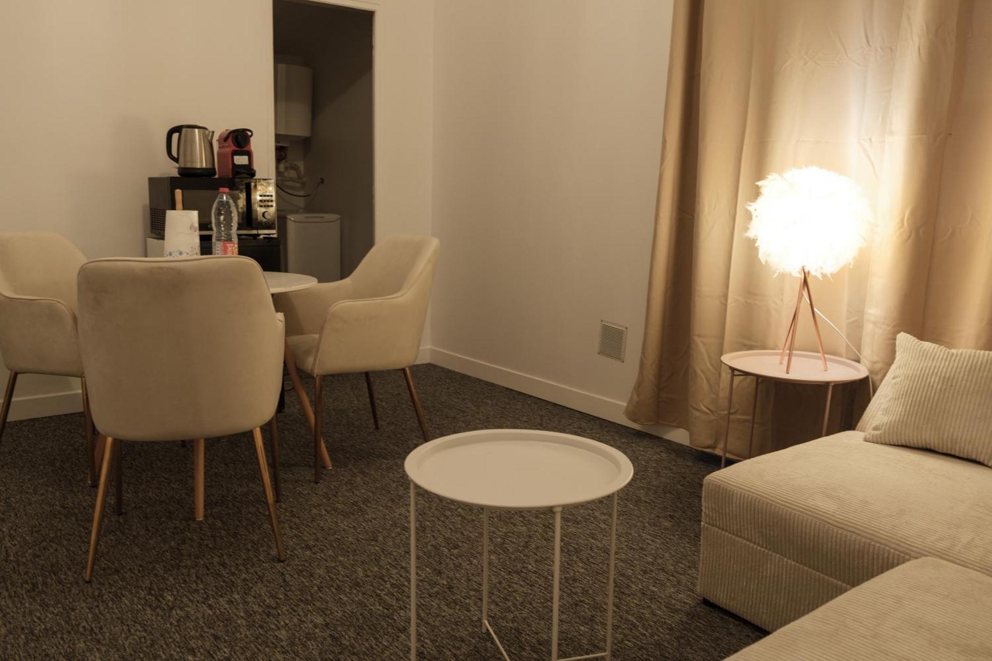 Residence Peace Le Bourget Bagian luar foto