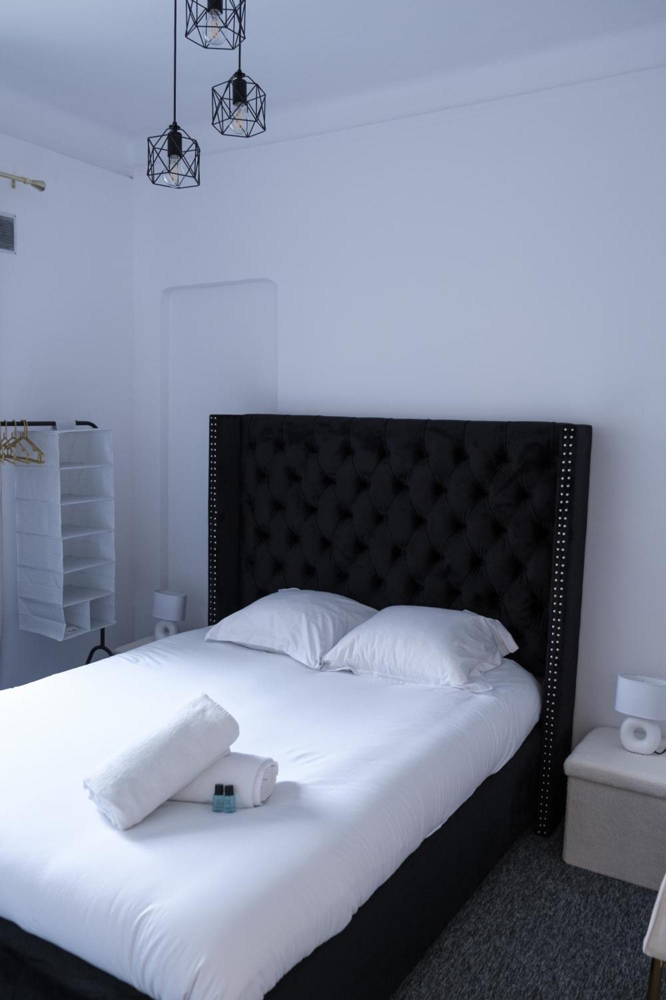 Residence Peace Le Bourget Bagian luar foto
