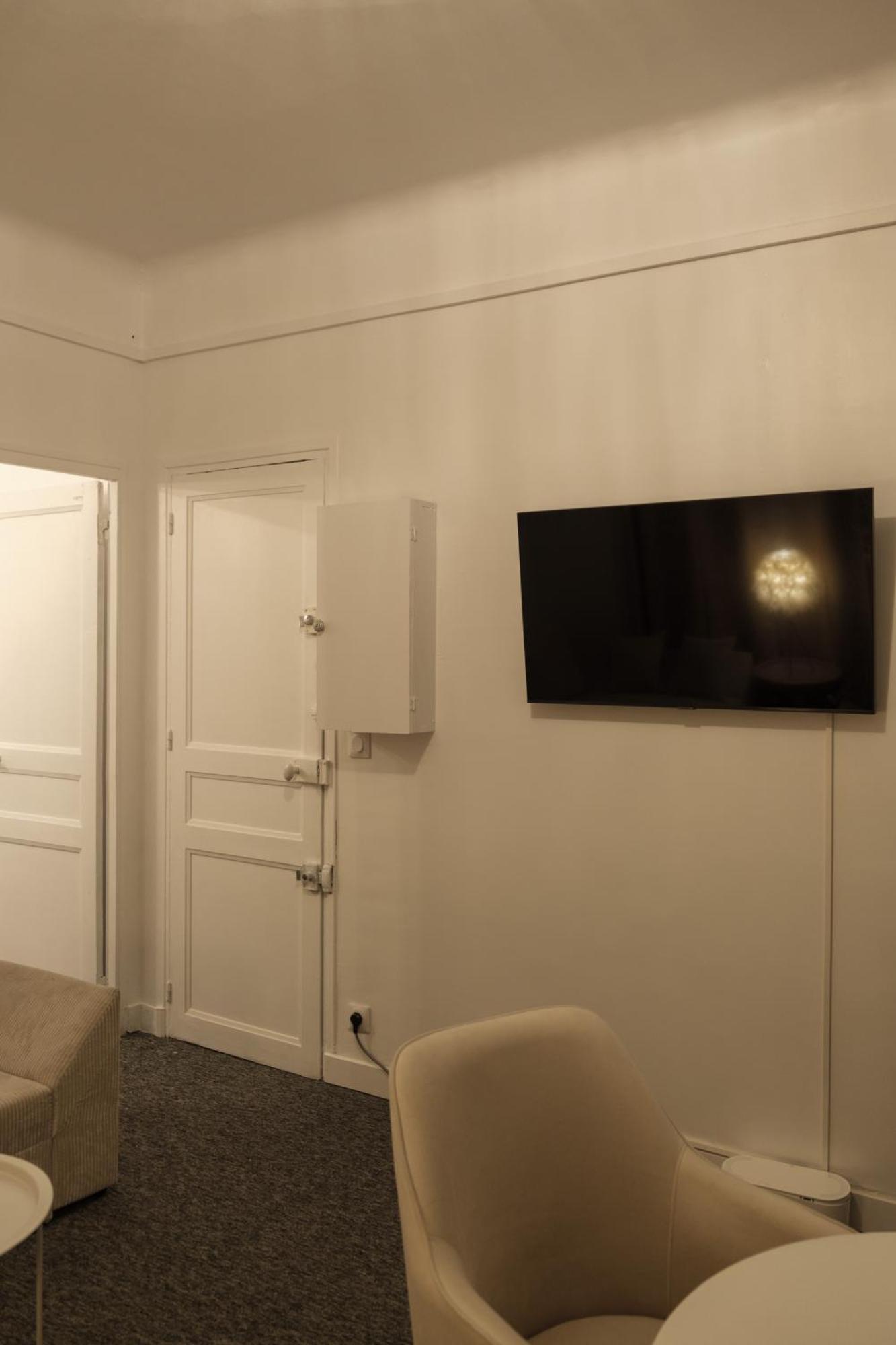 Residence Peace Le Bourget Bagian luar foto