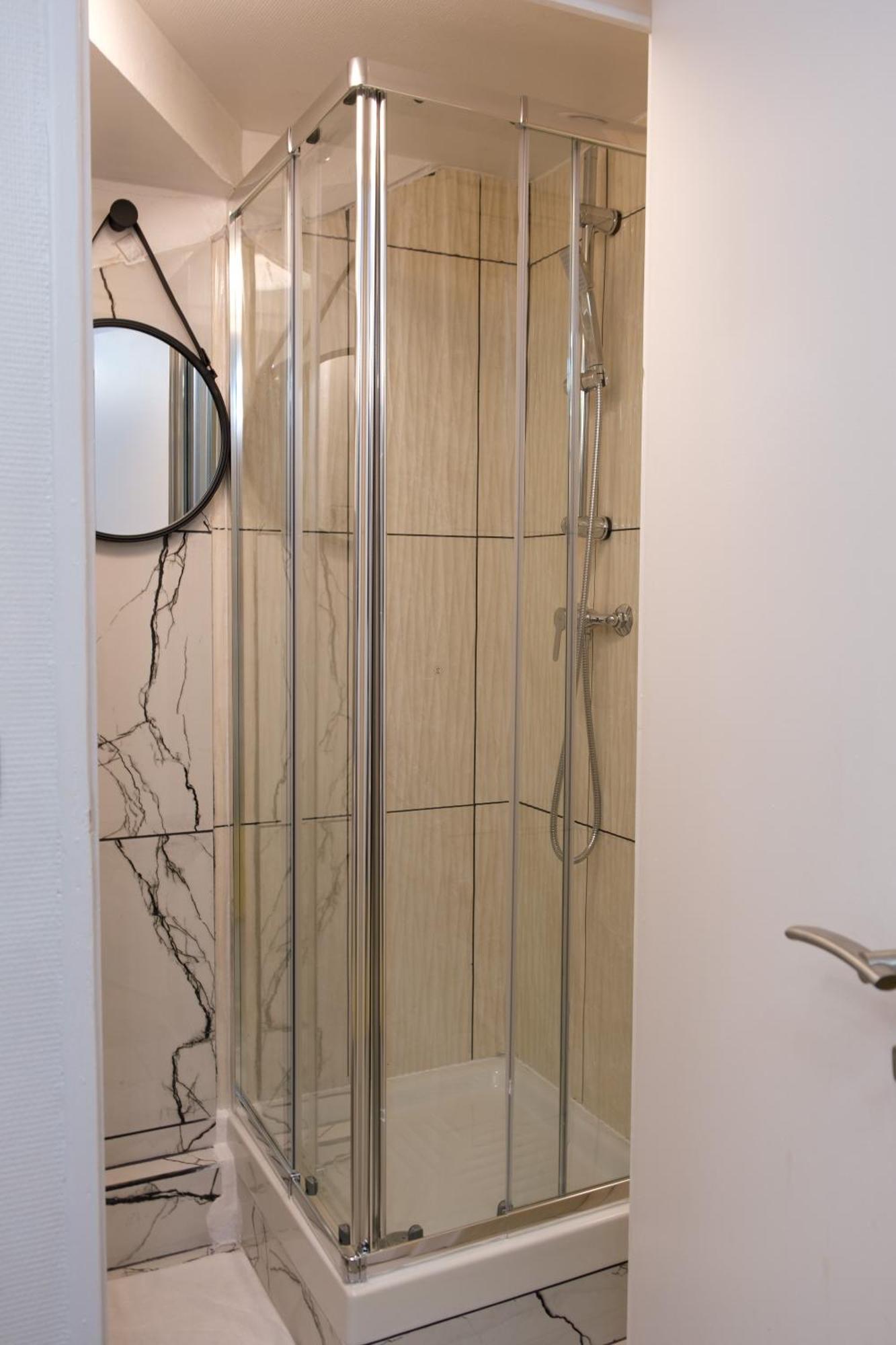 Residence Peace Le Bourget Bagian luar foto