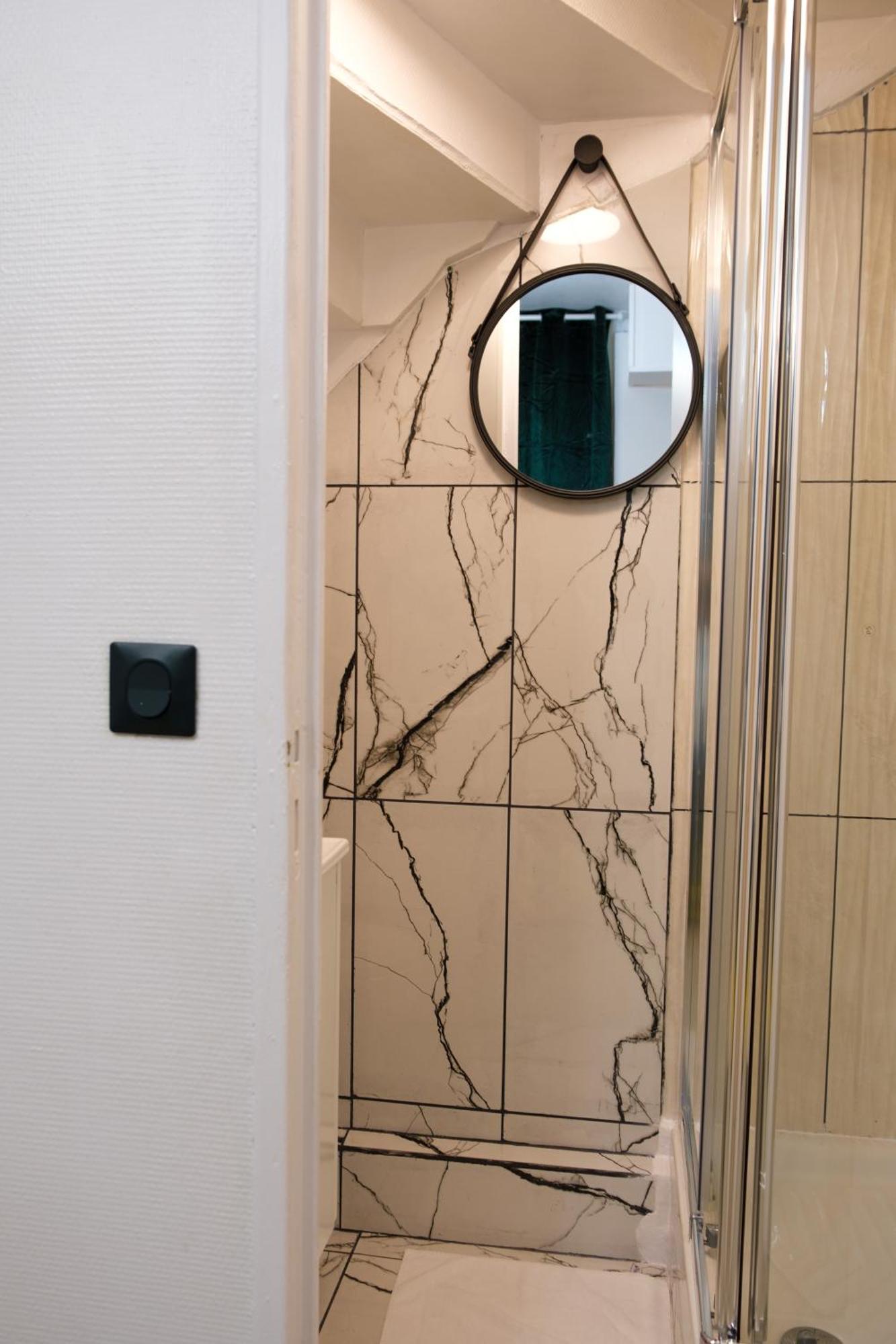 Residence Peace Le Bourget Bagian luar foto