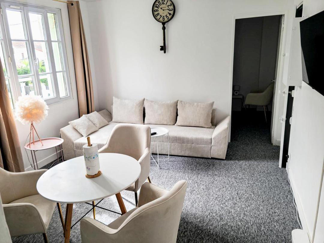 Residence Peace Le Bourget Bagian luar foto