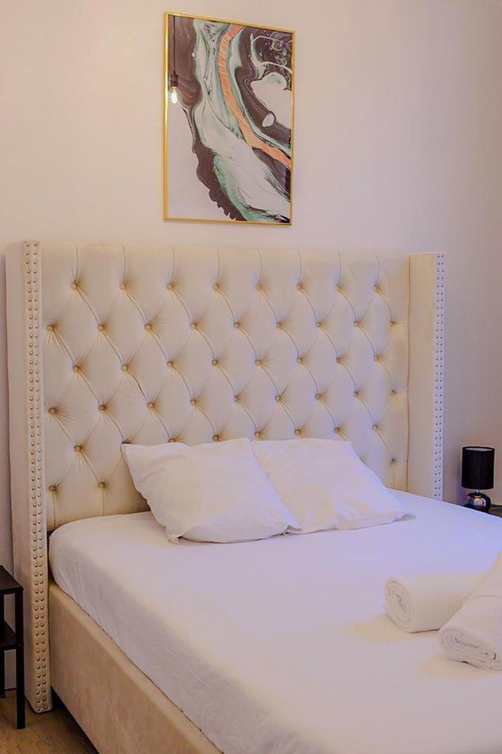 Residence Peace Le Bourget Bagian luar foto